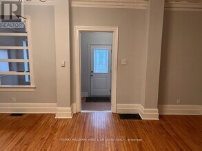 61 Wellington St E in Aurora, ON - Building Photo - Building Photo