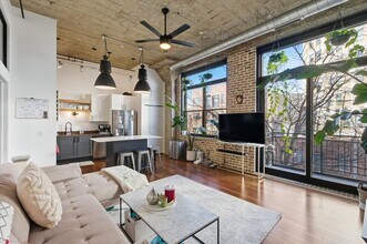 1521 W Haddon Ave in Chicago, IL - Building Photo - Building Photo