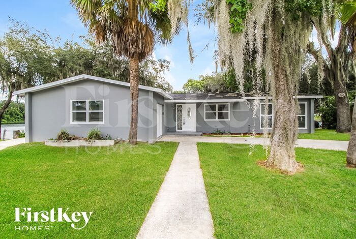 1375 W Hartley Cir in Deltona, FL - Building Photo