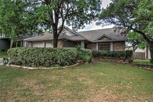 6500 Luckenbach Ln in Austin, TX - Building Photo