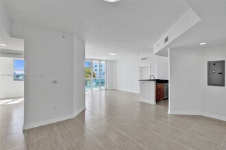 7900 Harbor Island Dr in Miami Beach, FL - Foto de edificio - Building Photo