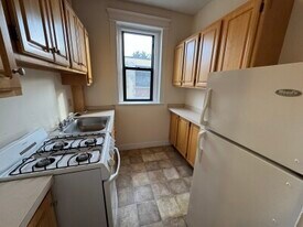 1152 Commonwealth Ave, Unit 2A in Brookline, MA - Building Photo