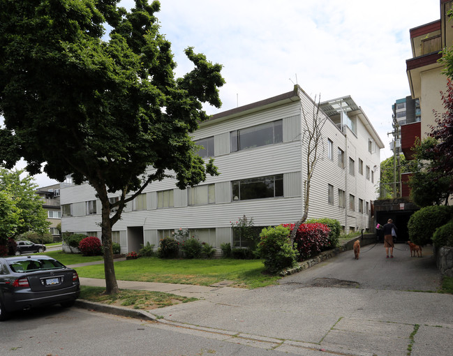 York Plaza in Vancouver, BC - Building Photo - Building Photo