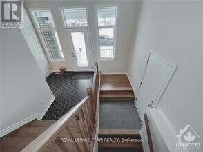 722 Vennecy Ter in Ottawa, ON - Building Photo - Building Photo