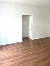 615 Normandie Ave, Unit 35 in Los Angeles, CA - Building Photo - Building Photo
