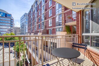 7707 Wisconsin Ave-Unit -FL6-ID578 in Bethesda, MD - Foto de edificio - Building Photo