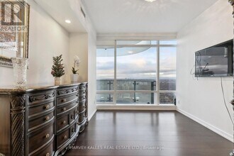 1 Bloor St E in Toronto, ON - Building Photo - Building Photo