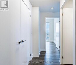 4130 Parkside Village Dr in Mississauga, ON - Building Photo - Building Photo