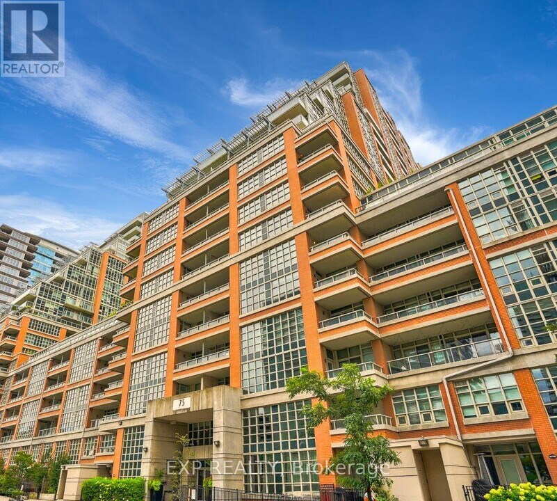 75-475 E Liberty St in Toronto, ON - Building Photo