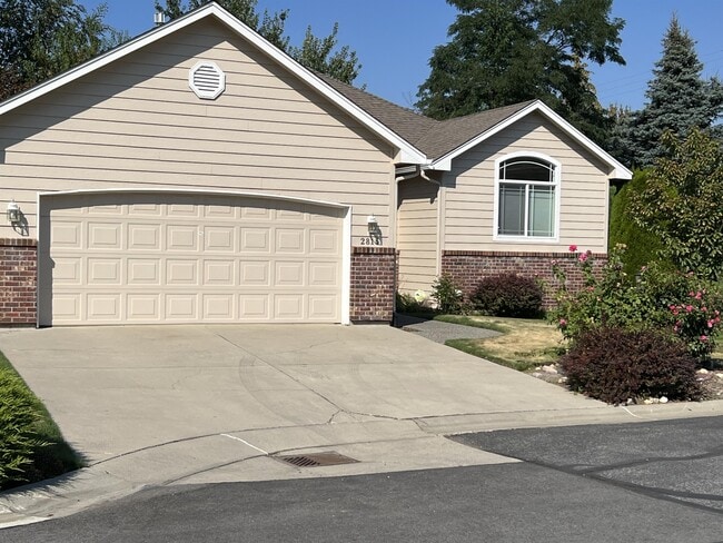 property at 2815 E 62nd Ln