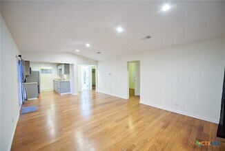 919 Southside Dr in Killeen, TX - Foto de edificio - Building Photo