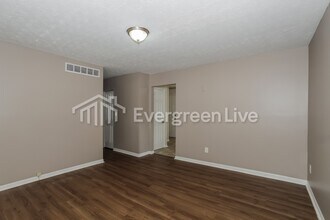 2027 Highland Ave in Cincinnati, OH - Building Photo - Building Photo