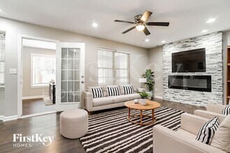 9914 Wild Dogwood Ct in Charlotte, NC - Foto de edificio - Building Photo