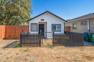 19825 Gas Point Rd in Cottonwood, CA - Building Photo - Building Photo