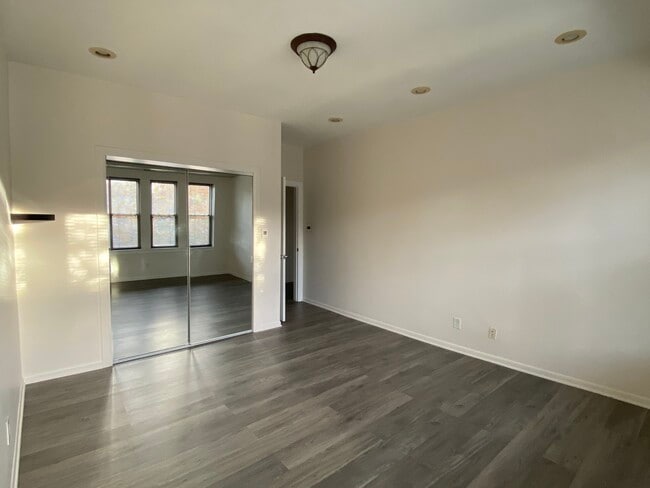 2060 W Fargo Ave, Unit 3W in Chicago, IL - Foto de edificio - Building Photo
