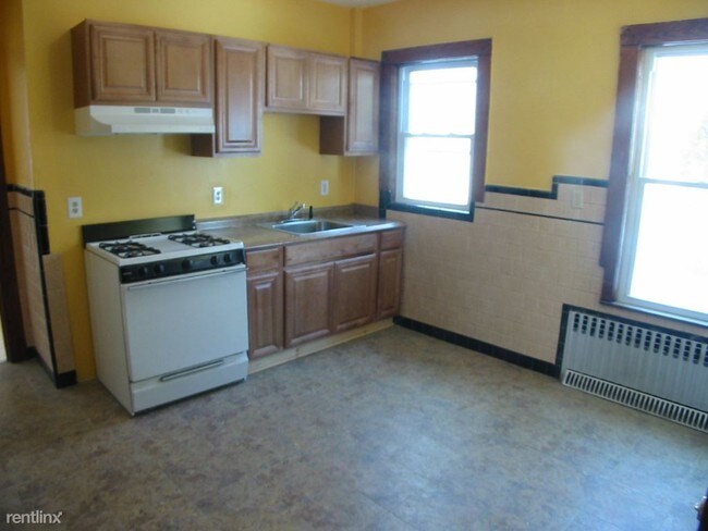 65 Wareham St-Unit -Apt 1 in Medford, MA - Building Photo - Building Photo