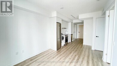 195 Commerce St in Vaughan, ON - Building Photo - Building Photo