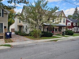 22 Lincoln Ave, Unit 22 in St. Albans, VT - Building Photo