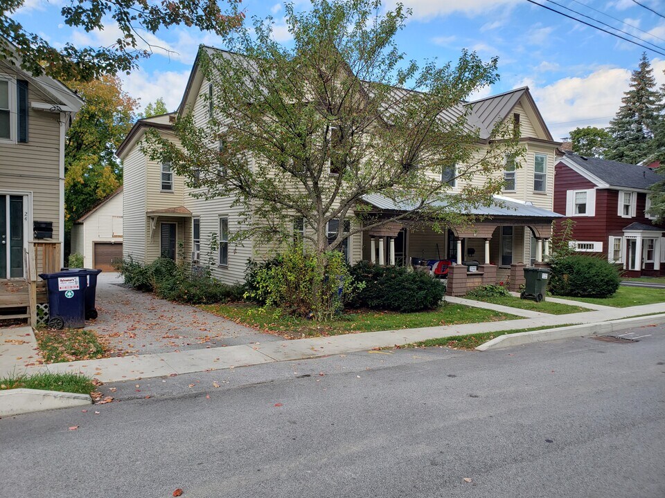 22 Lincoln Ave, Unit 22 in St. Albans, VT - Building Photo