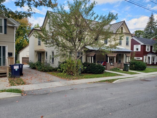 22 Lincoln Ave, Unit 22