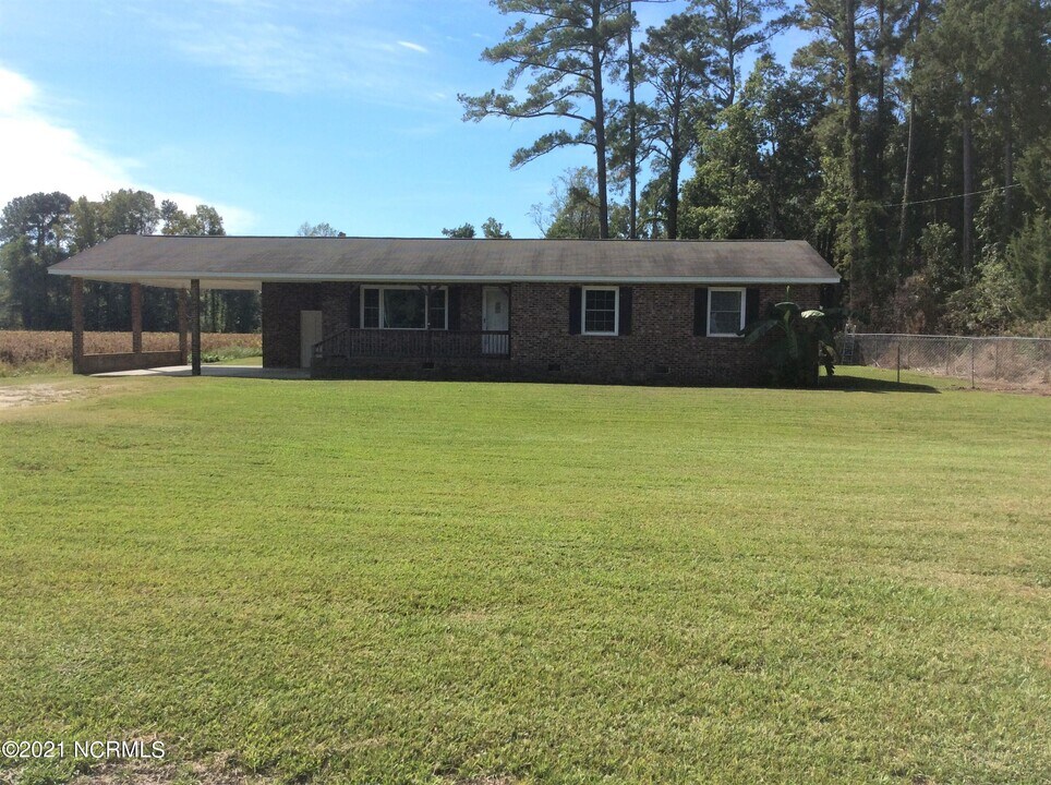 6045 US-17 in Vanceboro, NC - Building Photo