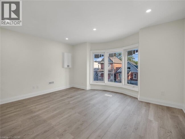 718 Cannon St E in Hamilton, ON - Building Photo - Building Photo