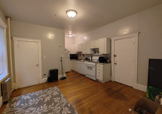 447 Park Dr, Unit 1A in Boston, MA - Building Photo - Building Photo