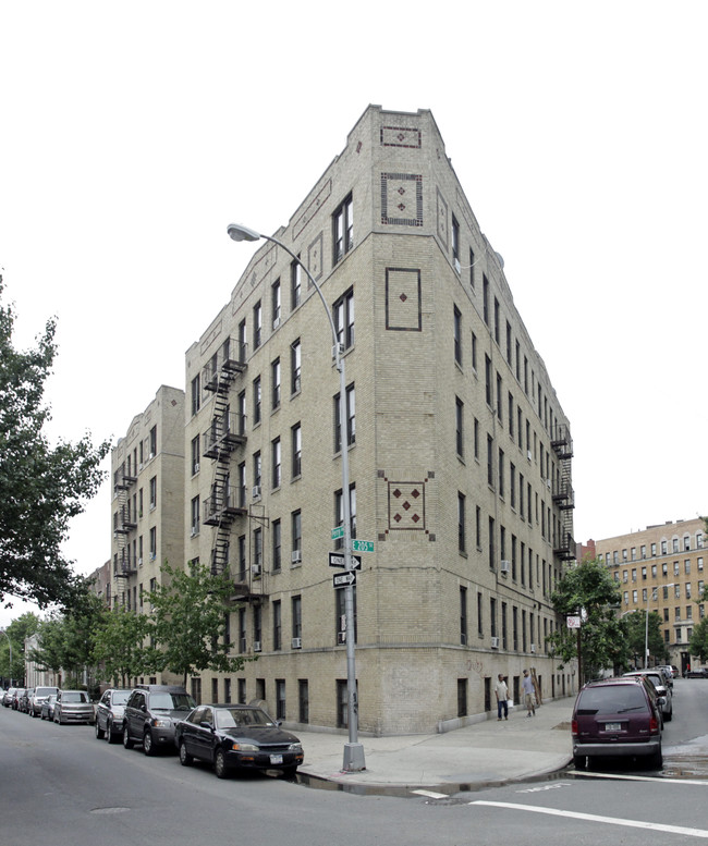 Lawrence Hall in Bronx, NY - Building Photo - Building Photo