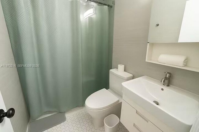 3025 Indian Creek Dr in Miami Beach, FL - Building Photo - Building Photo