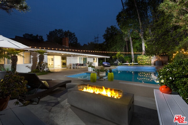 property at 774 N Kenter Ave