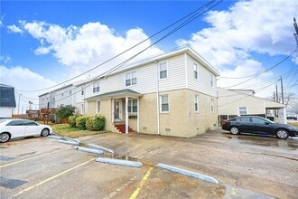 1423 W Ocean View Ave in Norfolk, VA - Building Photo - Building Photo