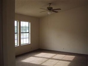 200A Aster St in Kingsland, TX - Foto de edificio - Other