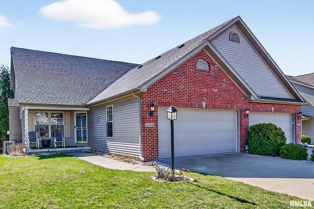 2314 W Kenfield Ct in Peoria, IL - Building Photo