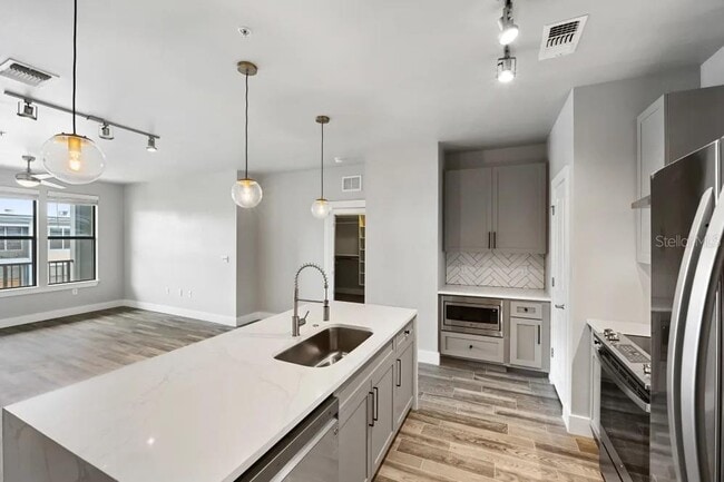 property at 776 N Orange Ave