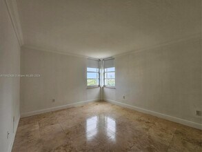 145 SE 25th Rd, Unit 804 in Miami, FL - Foto de edificio - Building Photo