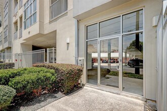 207 Pierce St in Houston, TX - Building Photo - Building Photo