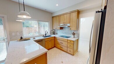 2212 Summerhill Dr in Encinitas, CA - Building Photo - Building Photo