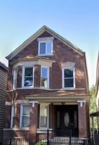 8220 S Coles Ave, Unit 1R in Chicago, IL - Building Photo