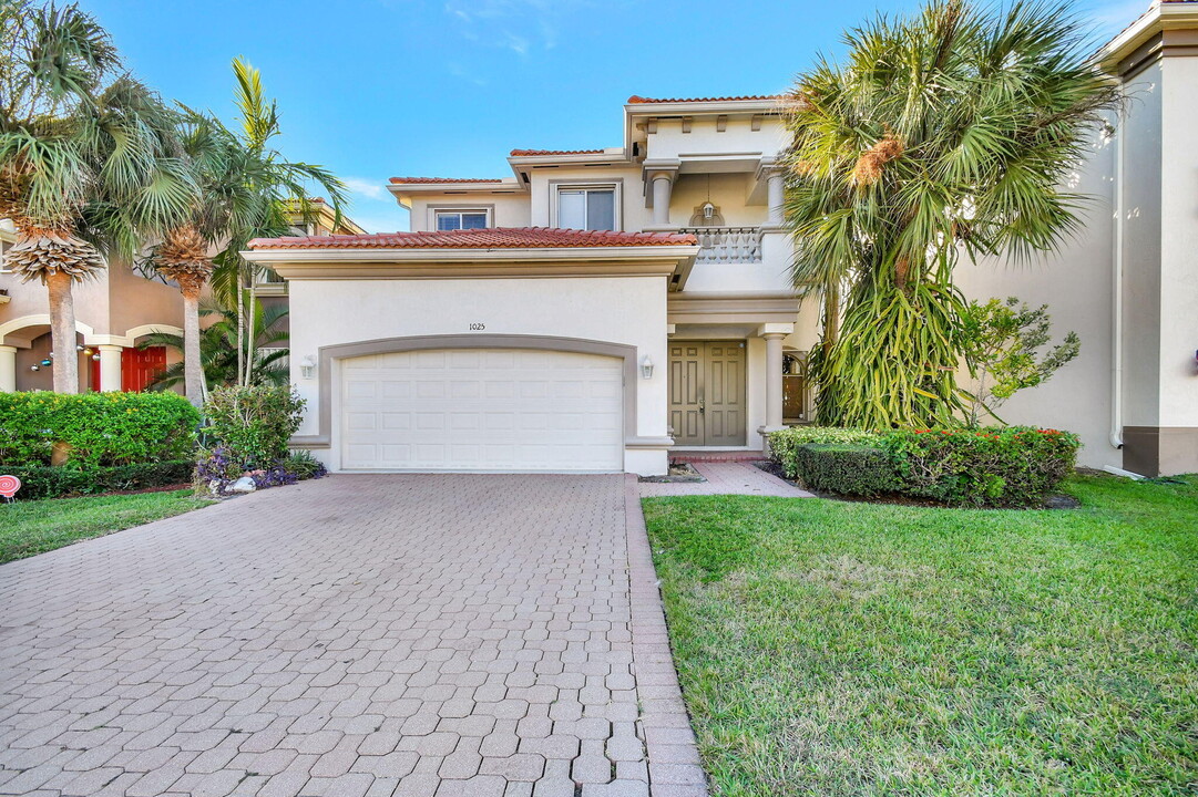 1025 Grove Park Cir in Boynton Beach, FL - Building Photo