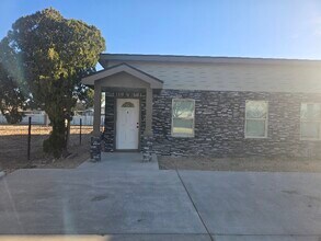 512 S Hackberry St in Pecos, TX - Foto de edificio - Building Photo