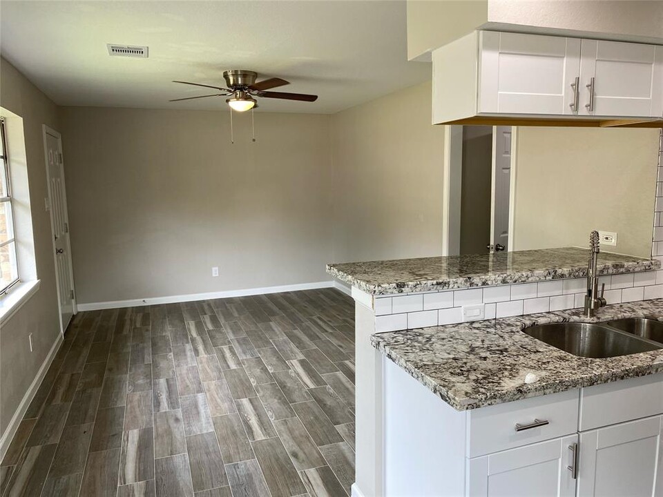 2922 Randolph Rd-Unit -11 in Pasadena, TX - Building Photo