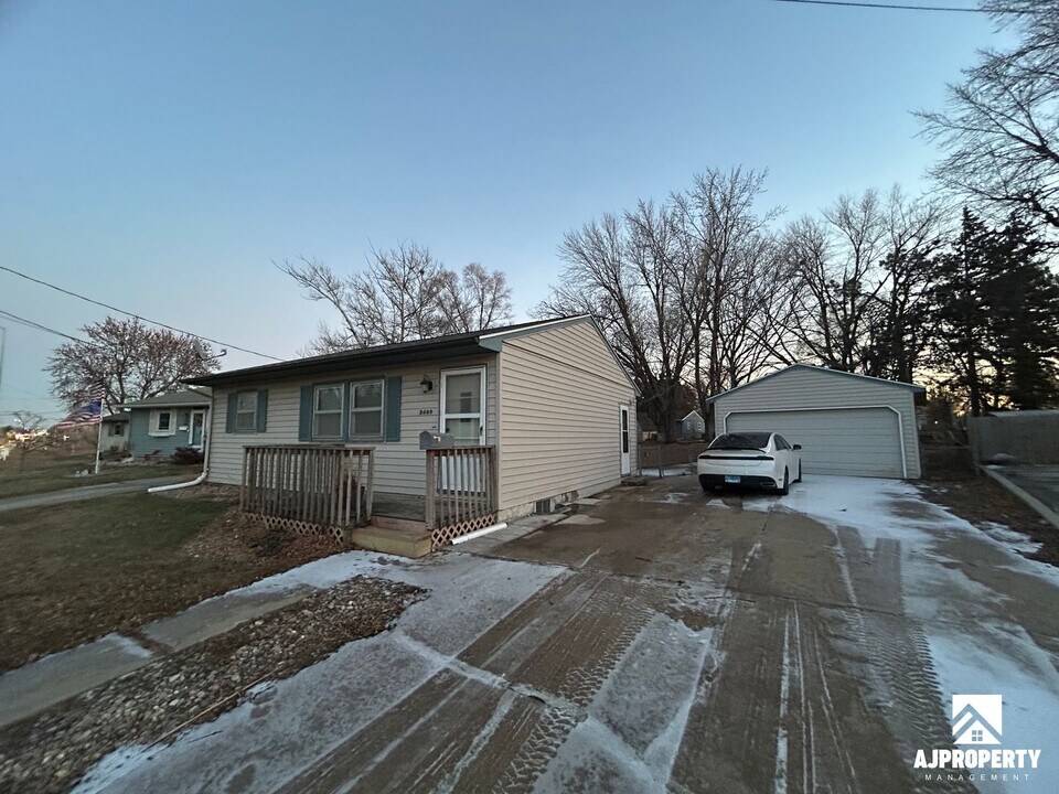 2409 E 6th St in Sioux Falls, SD - Building Photo