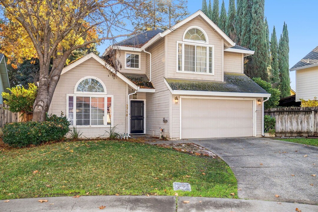 3718 Maidu Pl in Davis, CA - Building Photo
