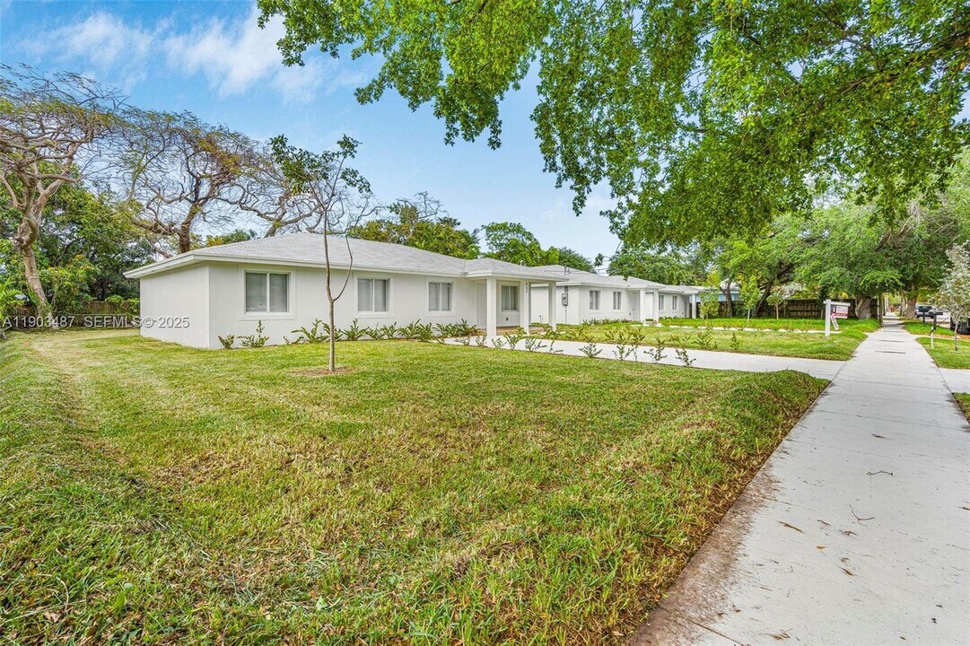 933 NW 50th St in Miami, FL - Building Photo