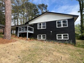 2425 Omaha Rd SW in Atlanta, GA - Building Photo - Building Photo