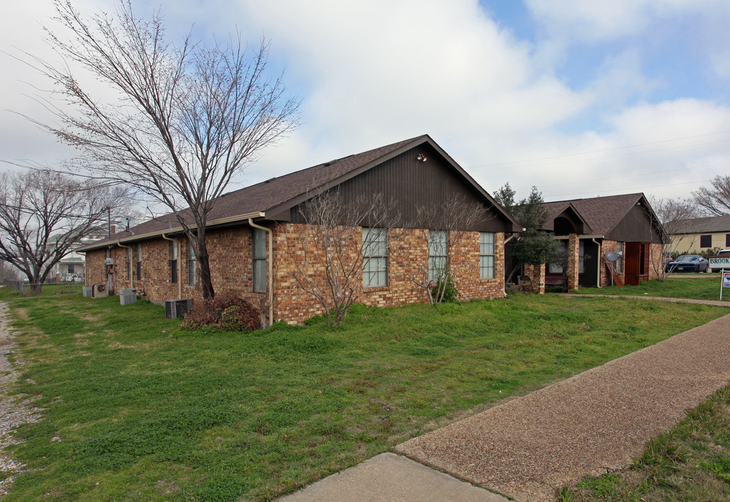 BrookHaven Apartments in Ferris, TX - Building Photo