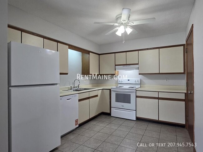 6 Hartley St in Lewiston, ME - Building Photo - Building Photo