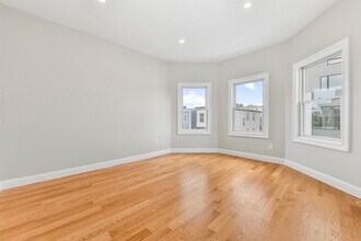 286 Maverick St in Boston, MA - Building Photo - Building Photo
