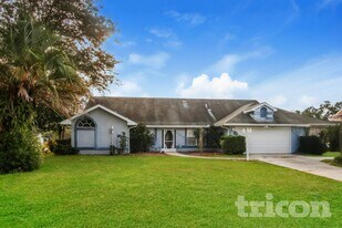 13530 Coronado Dr in Spring Hill, FL - Building Photo