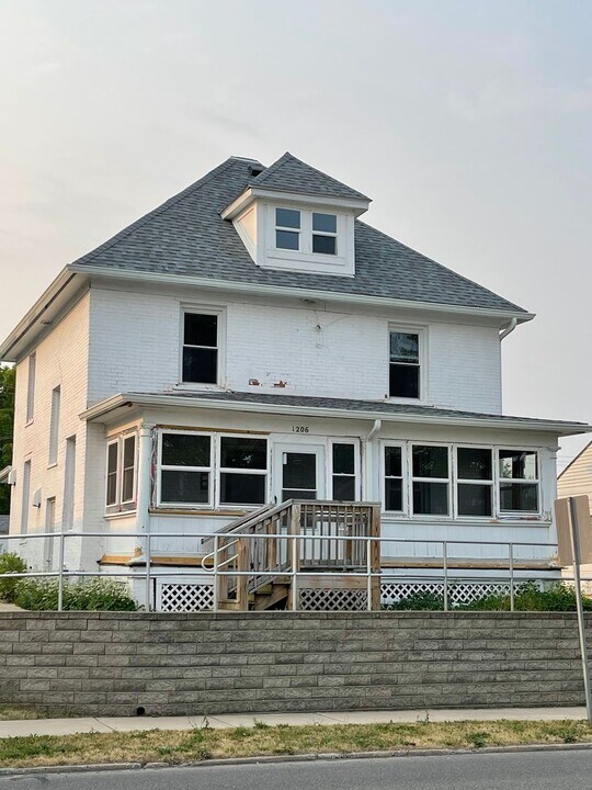 1206 W College Ave in State College, PA - Building Photo